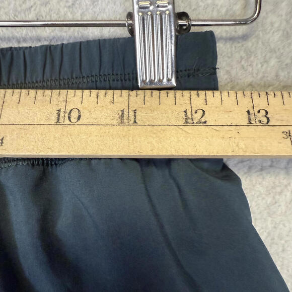 Lululemon Women's size 2 Seek The Heat Short II submarine shorts - Picture 2 of 6